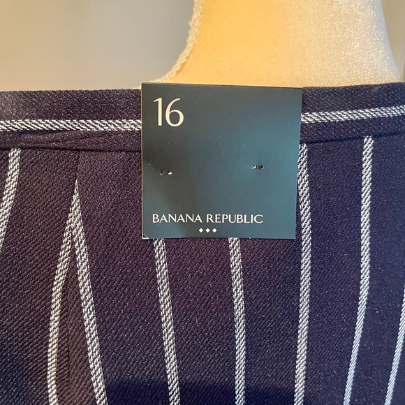 Banana Republic Navy
Stripe Faux Wrap A-Line Skirt Banana Republic Factory - Picture 3 of 10